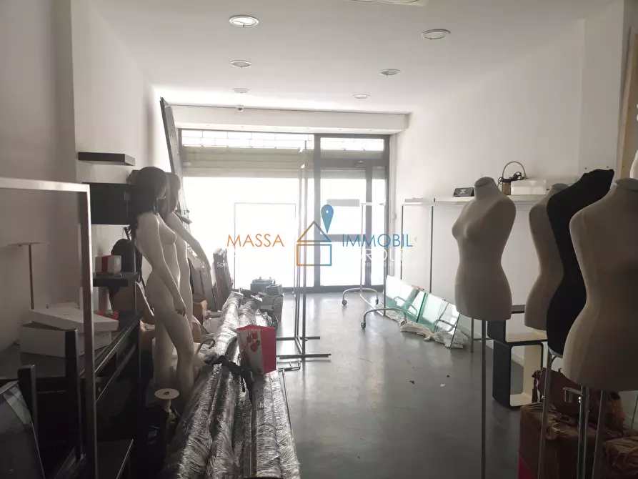 negozio in vendita a Massa in zona Centro Storico