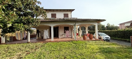 casa indipendente in vendita a Massa