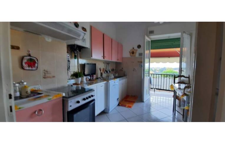 appartamento in vendita a Massa in zona Marina di Massa