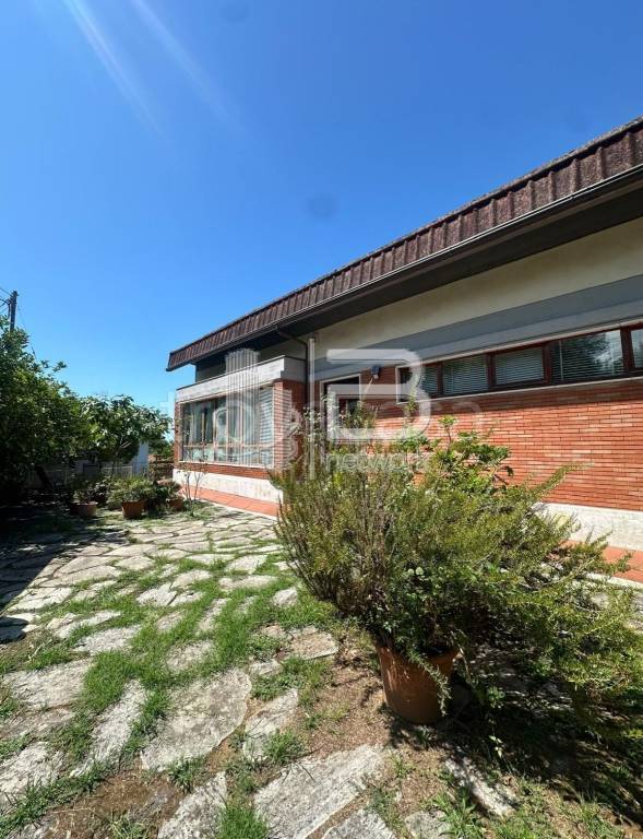 casa indipendente in vendita a Massa in zona Centro Storico