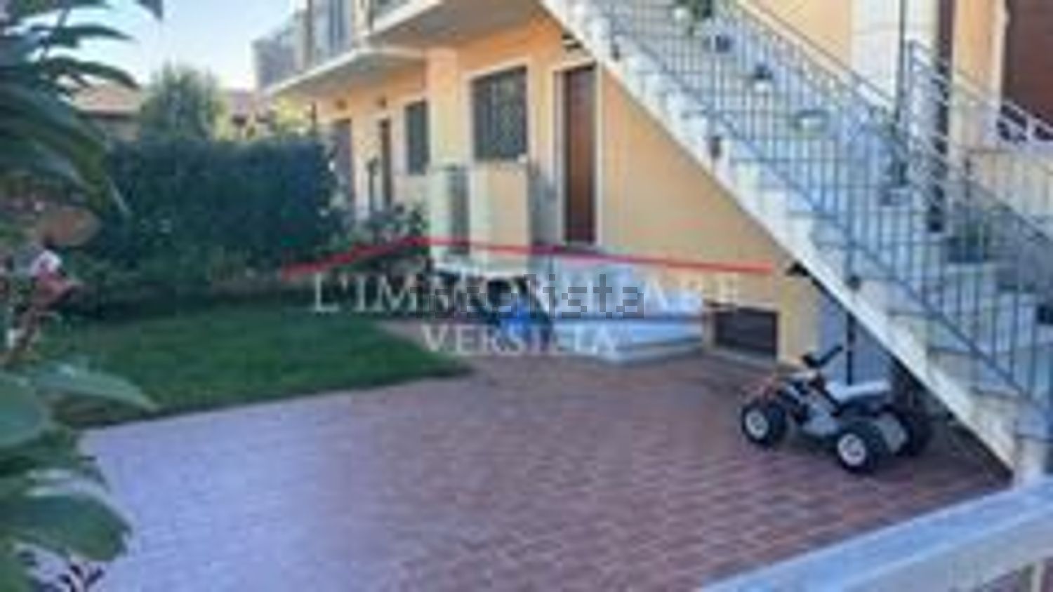 appartamento in vendita a Massa in zona Marina di Massa