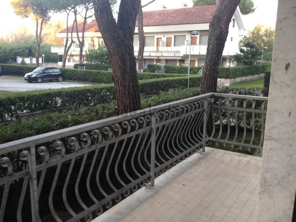 appartamento in vendita a Massa in zona Marina dei Ronchi