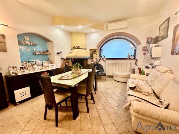 casa semindipendente in vendita a Massa in zona Centro Storico