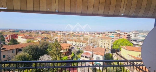 appartamento in vendita a Massa in zona Centro Storico