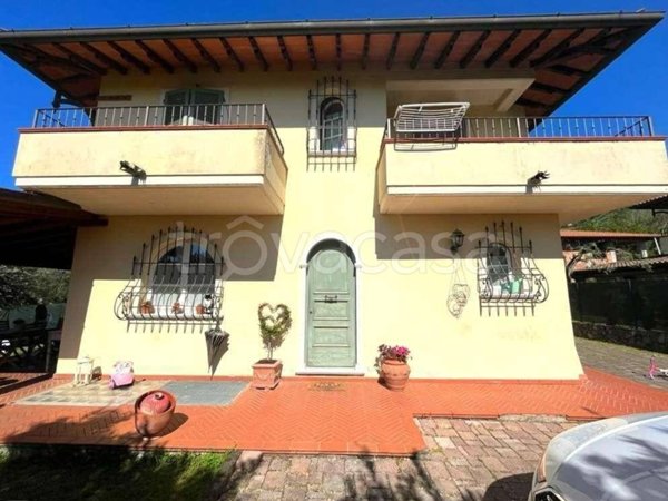casa indipendente in vendita a Massa in zona Romagnano