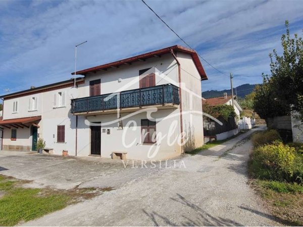 casa indipendente in vendita a Massa in zona Marina di Massa