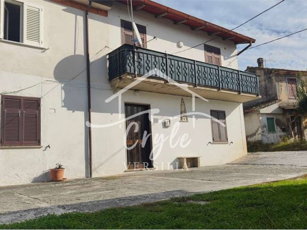 casa indipendente in vendita a Massa in zona Marina di Massa