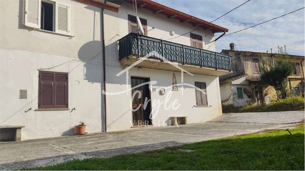 casa indipendente in vendita a Massa