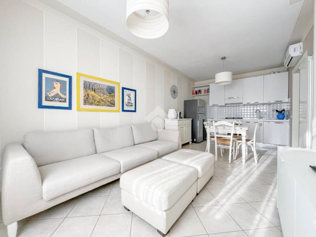 appartamento in vendita a Massa in zona Marina dei Ronchi