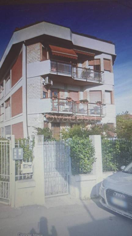 appartamento in vendita a Massa in zona Marina di Massa