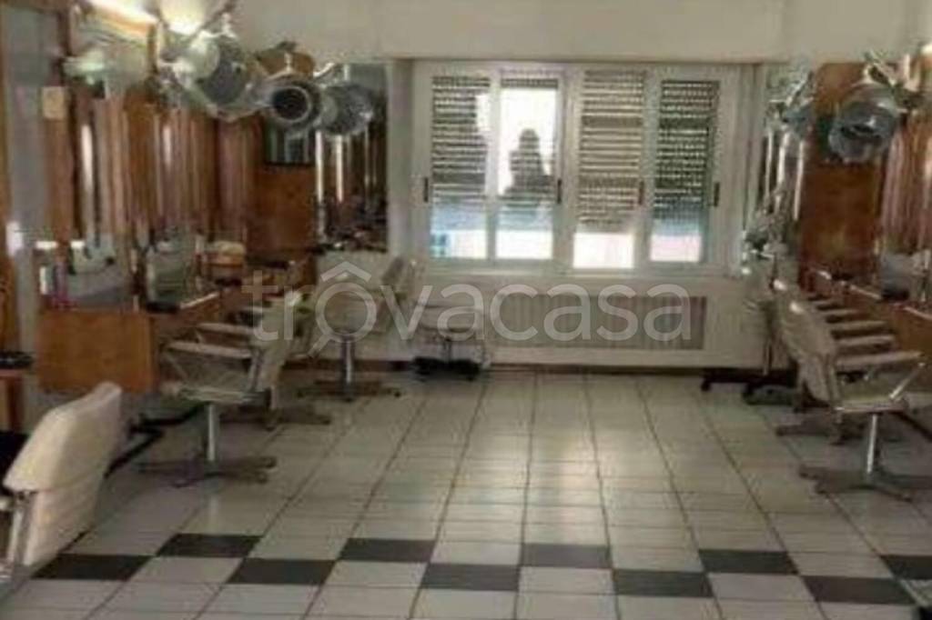 negozio in vendita a Massa in zona Centro Storico