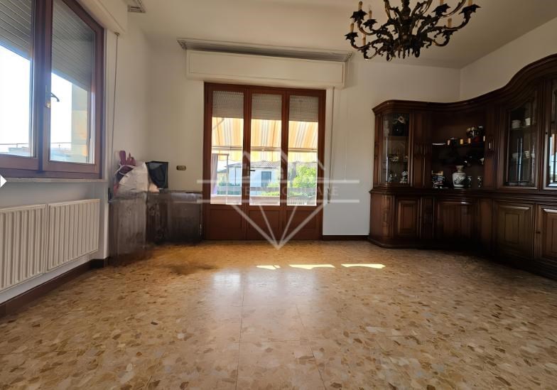 appartamento in vendita a Massa in zona Borgo del Ponte