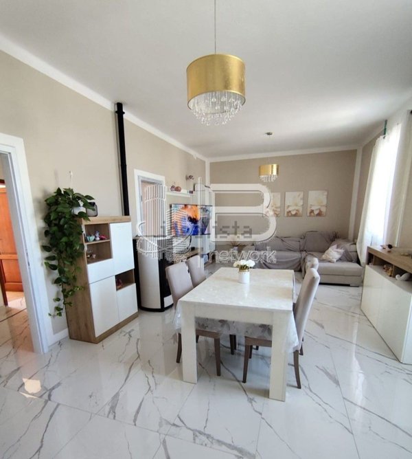 casa indipendente in vendita a Massa