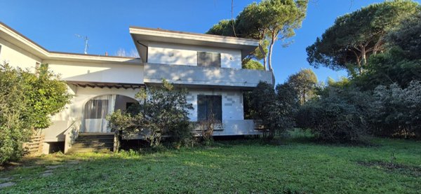 casa indipendente in vendita a Massa in zona Marina dei Ronchi