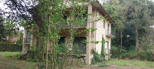 casa indipendente in vendita a Massa in zona Poveromo