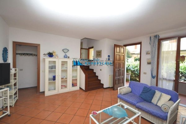 casa indipendente in vendita a Massa in zona Poveromo