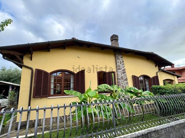 casa indipendente in vendita a Massa in zona Castagnola