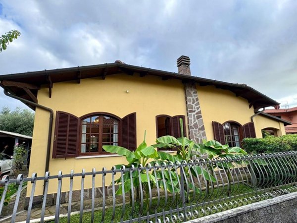 casa indipendente in vendita a Massa in zona Romagnano