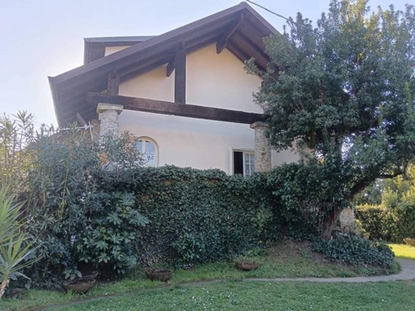 casa indipendente in vendita a Massa in zona Poveromo