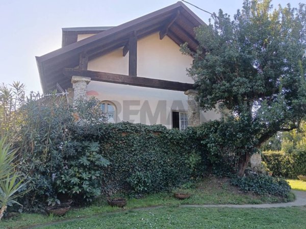 casa indipendente in vendita a Massa in zona Poveromo