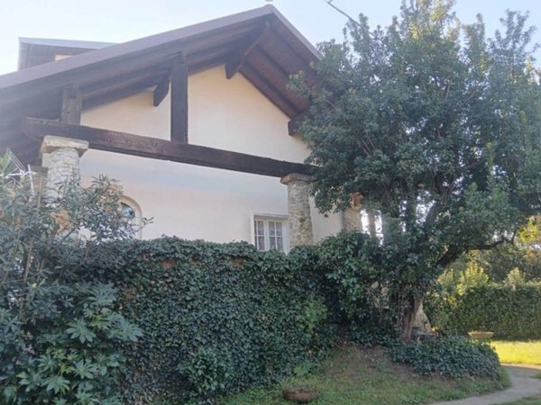 casa indipendente in vendita a Massa in zona Poveromo