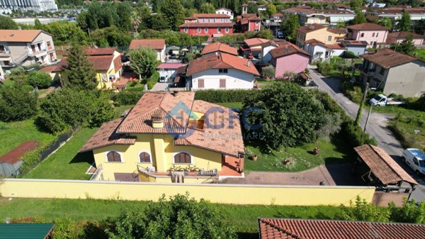casa indipendente in vendita a Massa in zona Marina di Massa