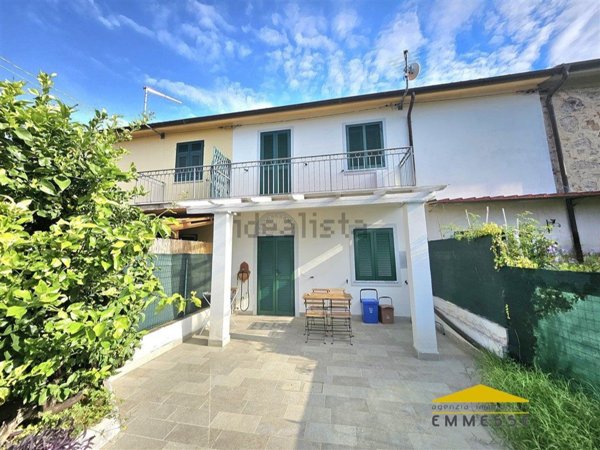 casa semindipendente in vendita a Massa in zona Centro Storico