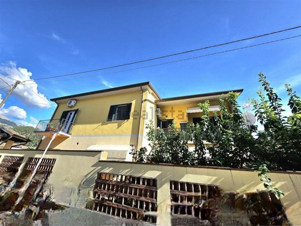 casa indipendente in vendita a Massa
