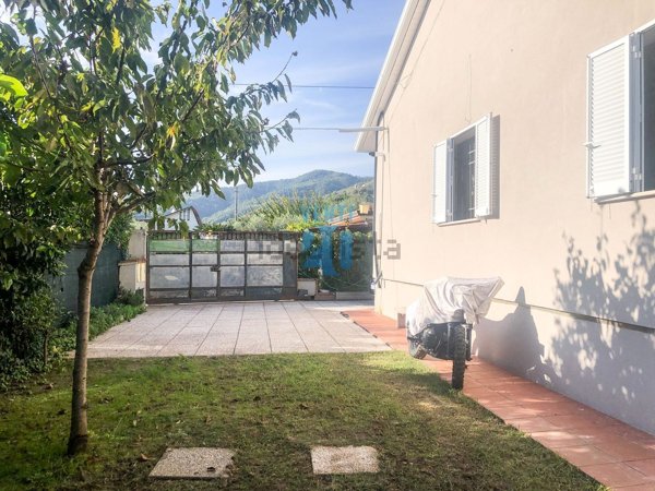 casa indipendente in vendita a Massa in zona Castagnola