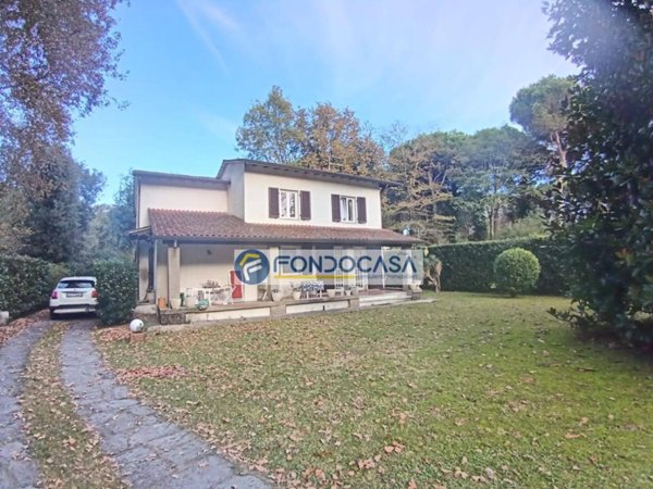casa indipendente in vendita a Massa in zona Poveromo