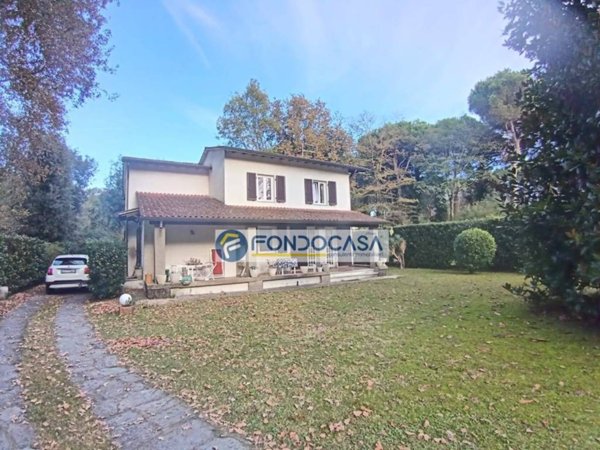 casa indipendente in vendita a Massa in zona Marina dei Ronchi
