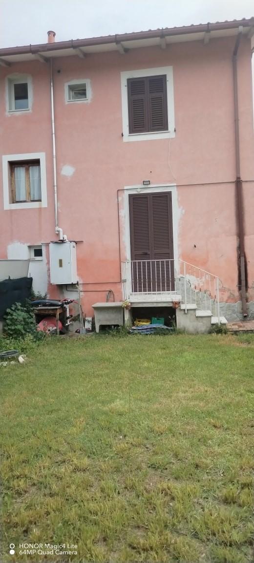 casa semindipendente in vendita a Massa in zona Marina di Massa