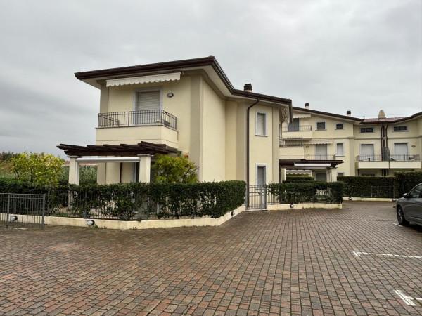 appartamento in vendita a Massa in zona Marina di Massa