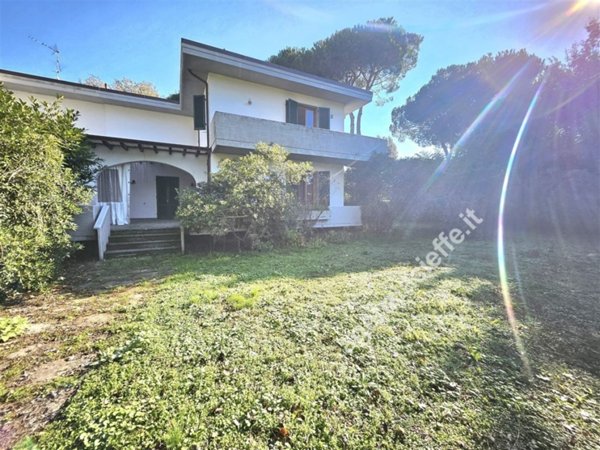 casa indipendente in vendita a Massa in zona Marina dei Ronchi