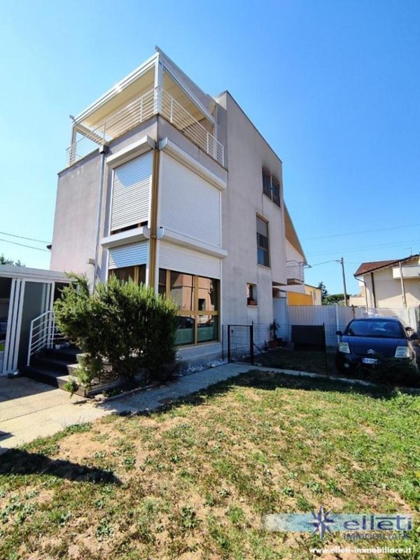 casa indipendente in vendita a Massa in zona Romagnano