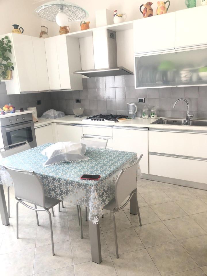 casa indipendente in vendita a Massa in zona Marina di Massa