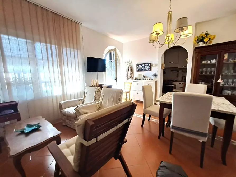 casa indipendente in vendita a Massa in zona Marina di Massa