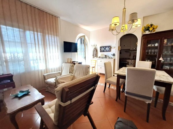 casa indipendente in vendita a Massa in zona Marina di Massa