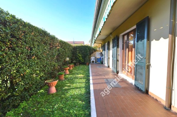 casa indipendente in vendita a Massa in zona Marina di Massa