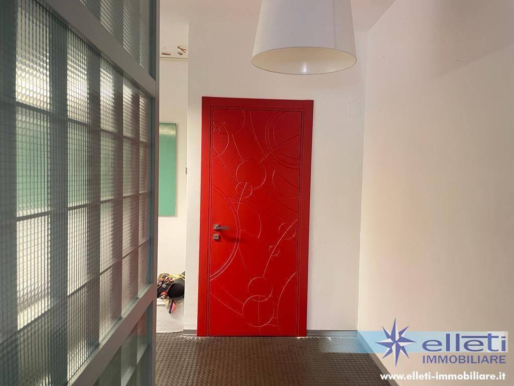 ufficio in vendita a Massa in zona Centro Storico