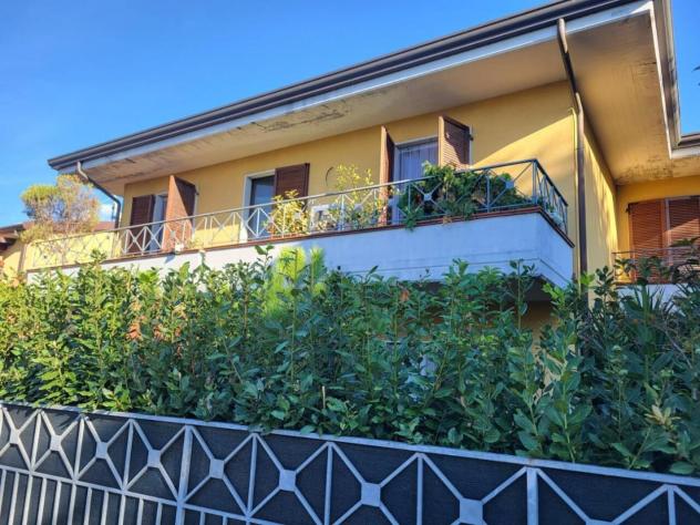 casa indipendente in vendita a Massa in zona Marina di Massa