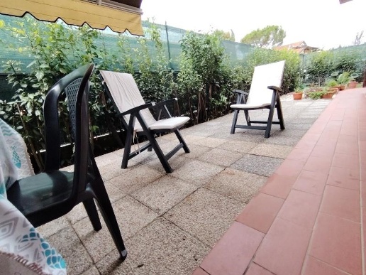 appartamento in vendita a Massa in zona Marina di Massa