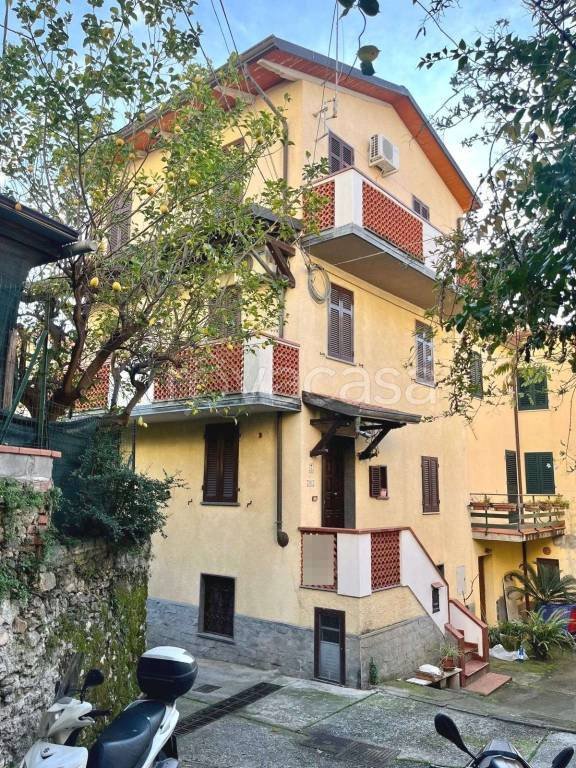 casa indipendente in vendita a Massa in zona Centro Storico