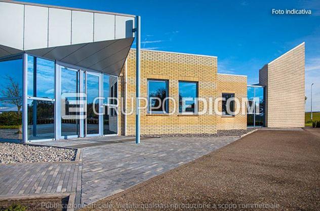 locale commerciale in vendita a Massa in zona Canevara