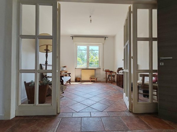 appartamento in vendita a Massa in zona Castagnola