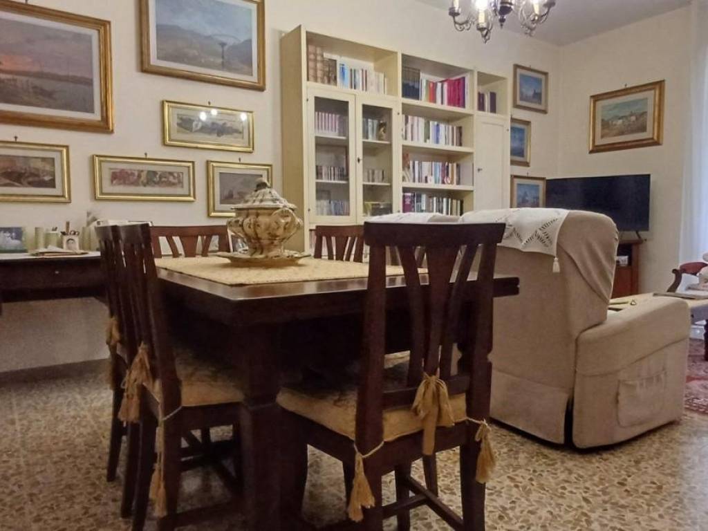 appartamento in vendita a Massa in zona Centro Storico