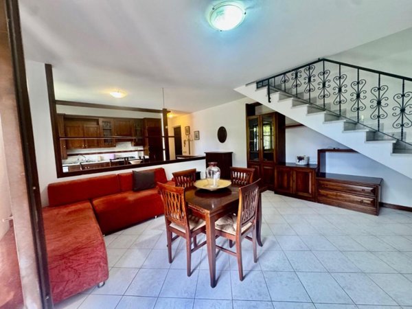 casa indipendente in vendita a Massa in zona Marina di Massa