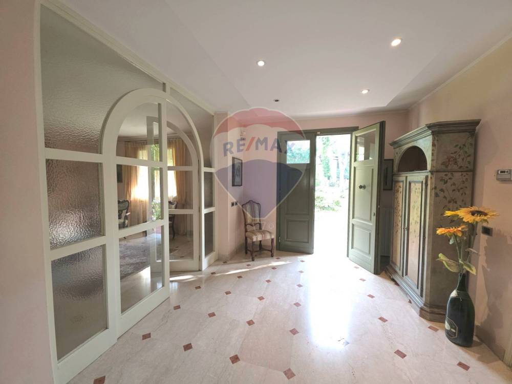 casa indipendente in vendita a Massa in zona Marina dei Ronchi