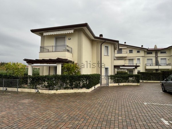 appartamento in vendita a Massa in zona Marina di Massa