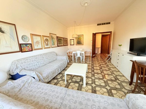 appartamento in vendita a Massa in zona Marina dei Ronchi